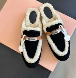 Hermoswinter luxury Fur slipper slide Mules women Leather buckle round head furry fluffy sandals clogs warm Wool loafers Designer slide Scuffs Outdoor r1