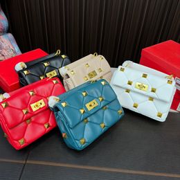 V Designer Bag Ladies Luxury Handbags Womens Rivet Handbag Designers Brand Mini Soft Shoulder Bag Mens Fashion Leather Totes Wallets bluewindow CXD2312205-15