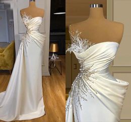 2023 Sexy Wedding Dresses Bridal Gowns Crystal Beads Feather Mermaid Sleeveless Sweetheart Illusion Satin Custom Made Country Plus Size Sweep Train