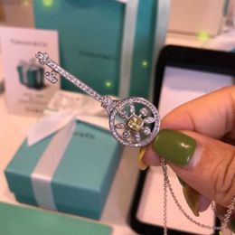 Designer -Marke Diamond Eingelegtes Schlüsselanhänger Halskette mit Colarbone -Kette weibliche Geschenk für die beste Freundin Instagram Yellow Kaleidoscope reines Silber 9Voa