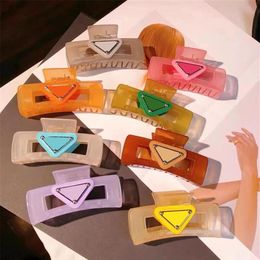 Fashion Claw Clip Womens Designer Triangle Hair Clips Jelly Color Hairpin Versatile Large Shark Clip Light Girls Hairclips Luxury 289y