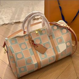 Mosaic Sport Duffel Bags Designer Graffiti Mens Womens Leather Handbags Pastels Colours Travel Orange Chain Outdoor Large Suitcase Bag 231215
