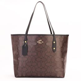 Designer crossbody fashionable shoulder French stick portable crocodile pattern, women's sealed bag, brand Pu gift111