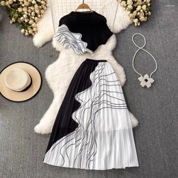 Work Dresses Luxury 2 Piece Set Miyake Pleated Suit Women's 2023 Summer Fashion Striped All Match Large Free Size Slim Top&Skirt Sets