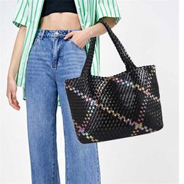 Colour Contrast Hand Woven Shopping Bags Texture One Shoulder Bags Fashion High-capacity Commuter Tote Bag 230301