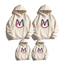 Family Matching Luxury Brand Hoodie Oversized Cotton Sweatshirt Hoodie Pullover Parents Boys Girls Fashion Winter Clothing 231220