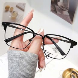 Ch Cross Sunglasses Frames Designer Luxury Chromes Womens Men's Black Eyebrows Flowers Square Half-frame Fashion Glasses Frame Light Heart 2024 High Quality Mgxx