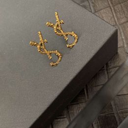 Tasarımcı Küpe Kadın Marka Marka Basit Mektupları Y Gold Sier Diamond Ring Lady Küpe Takı Kulak Sapı Ana Öğretmen Günü Brincos