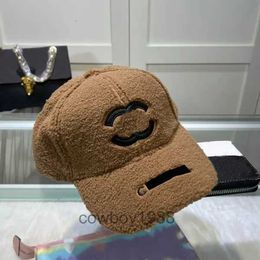 Winter Hat Wool Ball Cap for Woman Man Faux Fur Designer Baseball Caps with Letters Black White764y