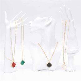 Designer Necklace Clover Classic Sweater Long Necklaces Fashion Gold Big Flowers Design for Man Woman Jewelry Pendant 4 Color Good2369