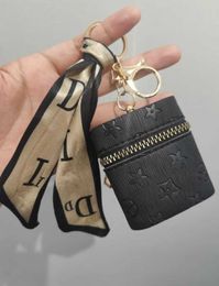2024 Creativity Presbyopia Car Keychain Coin Purse Pendant Charm Jewellery Keyring Fashion PU Leather Flower Grid Designer Metal Key Chain