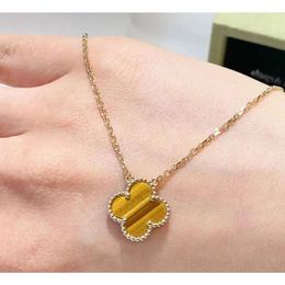 vanty cleefty Gold Thick Plated 18K Gold Rose Gold Four Leaf Grass Necklace Women's Pendant Coloured Gold Tiger Eye Stone Design