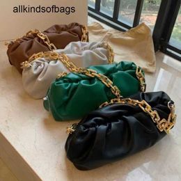 Bottegaaveneta Bags Pouch 2023 New Fashion Song Huiqiao Same Thick Chain Cloud Leather Womens Handheld One Shoulder Underarm Women Have Logo