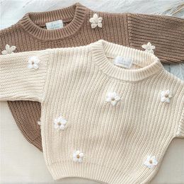 Urodzone dziewczynki zimowe ubrania w swetrze kwiatowy jesień ubrania niemowląt pullover dzianinowe dzieci Swetry 231220