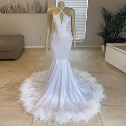 Stunning White Prom Dresses For Black Girls With Feathers Mermaid Party Gowns 2024 Halter Neck Evening Dress Robes De Soiree