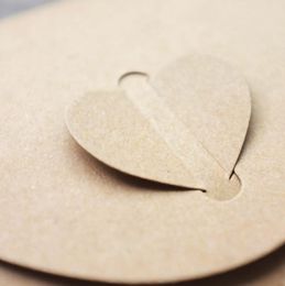 50PcsLot Retro Love Kraft Cd Dvd Sleeves Paper Envelopes with Heart Button for Wedding Party 13x13Cm3268655