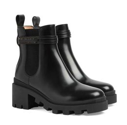 Women Sports Martin Boots Logottering Tornozelo Bota Black Couro Chelsea Boots Lug Sole plataforma Botas de luxo de super qualidade