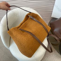 large designer tote bag shoulder bag winter plush totes bags vintage wool bags fuzzy handbag women messenger bags luxurys handbags retro handbag leather strap