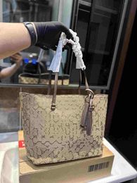 New Designer Tote Bag Retro Fashion Handbag Women Commuter Bags Designer Shoulder Bag Shopping Bags Casual Tote Handbag