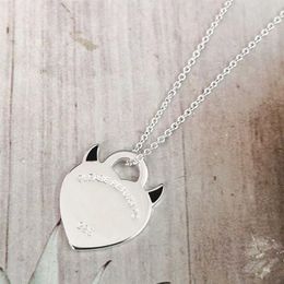 Pendant Necklaces New S925 Sterling Silver Blue Enamel Devil Heart Corner Key Necklace Ladies Simple Fashion Jewellery Couple Holida230J