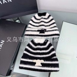Designer Celina Hat Cap Triumphal Arch Black and White Striped Knitted Hat Casual and Personalised Korean Version Womens Autumn and Winter New Warm Woollen Hat Cold Ha