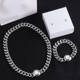 Pulseira de designer masculina para mulheres colares de pingentes de aço inoxidável jóias de luxo colar de prata Bracelets Sets Head V Chain Bracelet Presente de casamento 2312219D