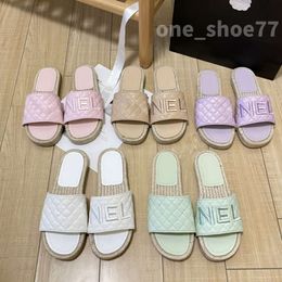 Braid Straw Sole Beach slippers Women Classic thick Bottom heel Lazy Designer fashion flip flops quilted leather lady Slides shoes Hotel Bath Sandal
