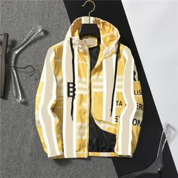 Multi Style Classic Plaid Designer mens jacket Spring and Autumn windrunner tee sports windbreaker casual zipper jackets clothing M-3XL