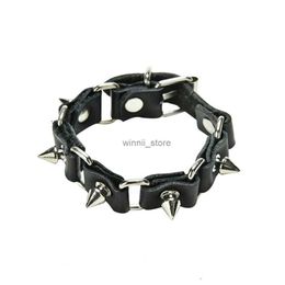 Bangle 1Pc Cool Wolf Tooth Bangle Cuff Bracelet Fashion Gothic Metal Cone Stud Spikes Rivet Leather Wristband Men Punk StyleL231220