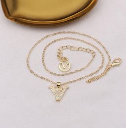 18k Gold Plated Luxury Brand Designer Pendants Halsband V Letter Choker Pendant Necklace Chain Jewelry Accessories Gifts