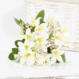 Decorative Flowers Lily Decoration Bouquet 18 Family Silk European Wedding Bride Artificial Style Flower Party Multicolor Fake