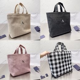 Leisure Shopping the plaid Tote Bag for Women Fashion Manual Weave Straw Fabrics Large Capacity Vacation Beach Bags Light Wild Wholesale Reusable Designer Handbags