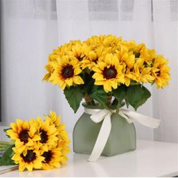 Decorative Flowers 6 Pieces Artificial Sunflower Bride Holding Ornaments Simulation Touch Floral Decors Garden Party Festival