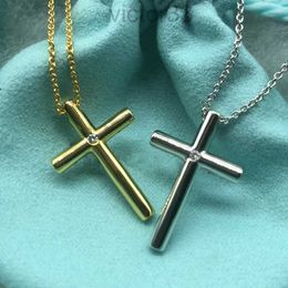 2024 Designer t Family S925 Sterling Silver Cross Necklace for Lovers Men's Minority Fashion Trend Simple and Versatile Clavicle Chain