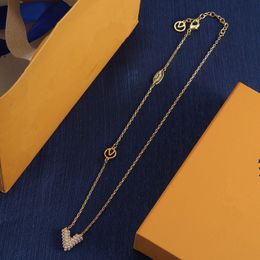 con BOX Collane con ciondolo Designer Lettera V Girocolli Gioielli moda donna Gioielli con collana di perle in oro
