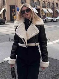 Women's Jackets KLKXMYT TRAF Women 2023 Fashion Thick Warm Faux Shearling Crop Jacket Coat Vintage Long Sleeve Zipper Female Outerwear Chic Tops J231222