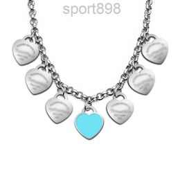 2024 Designer Stainless Steel Peach Heart Pendant t Home Korean Fashion 7-heart Letter Titanium Necklace Simple Blue Powder Jewelry