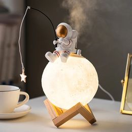 Astronaut Figurines Home Decoration Space Man Miniature Night Light Humidifier Cold Fog Machine Aroma Diffuser Accessories 231222