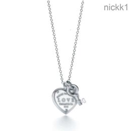 Classic Designer Small Luxury t Family Pure Silver Peach Heart Lock Key Necklace Love Pendant Thick Plated 18k Mijin Jewelry Tiff HZE8 HZE8