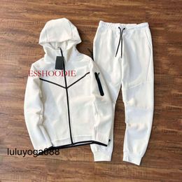 New 24ss Woman 2023 Thick Designer Tech Fleece Pant Tracksuit fashion brand Sports Pants Jogger Trousers Tracksuits Bottoms Techfleece mens womens suit