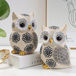 Animal Sculpture Owl Resin Craft Ornaments Nordic Simple Statue Use for Living Room Bedroom Study Desk Decoration Accessories 231221