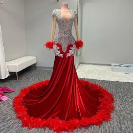 Luxury Red Prom Dresses Mermaid With Feathers 2024 Long Sleeves Velvet Mermaid Evening Dress Black Girls Party Gowns Outfit