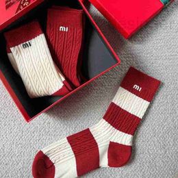 Athletic Socks Designer Fashion letter stripe red and white Colour block Christmas New Year boxed Fried Dough Twists cotton socks women ins same style PFNH