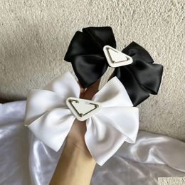 Hair Clips & Barrettes Clips Barrettes Luxury Designer Brand Letter Hair Inverted Triangle Bow Hairpin Premium Classic Fashion Hairje Otlqt