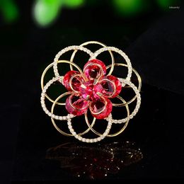 Brooches French Small Fragrance Hollowed Camellia For Women Temperament Design Corsage Female Accessories Suit Sweater Scarf Pin