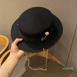 Berets Berets Pin Women Fedoras Hat Female British Vintage Autumn Winter Wool Flat Cap Socialite Jazz Fedora Europe Wild Chain HatBerets Fashion Wool Jazz Hat