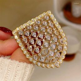 Brooches Romantic Princess Knight Sparkle Crystal Shield For Women Luxury Design Elegant High-grade Zircon Suit Pin Buckle Gift