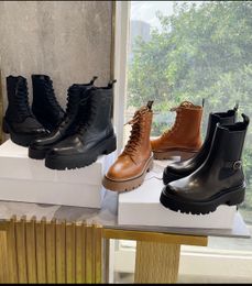 Neue Farbe Klassiker Luxus -Designer Boots Winterstiefel Schnürung Martin Frauen Erhöhte kurze Stiefel braune Runde Kopf Englische Motorrad Frauenstiefel Fabrikschuhe Fabrik Schuhe