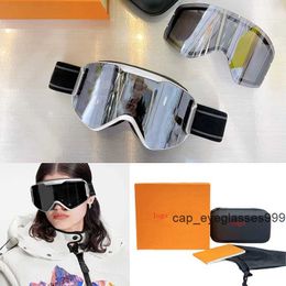 Mens Designer Ski Goggles For Women Cycling Sunglasses Luxury Hot Large Factory Eyewear Glasses With Magnetic Fashion Cool UV400 Protect Lens Z1573 Z1744 OGOU