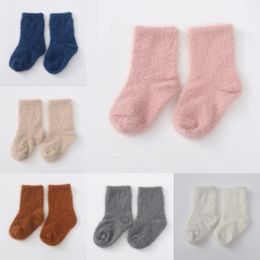Зимние ребенка средние носки рождены сгущающими плюшевые теплые твердые носки для детей младшие девочки, мальчики милые носки без костей 1-3y 231221